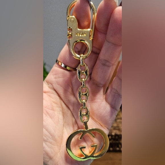Gucci Interlocking GG Keychain
$950: Excellent "prestine" 5” - Picture 4 of 4